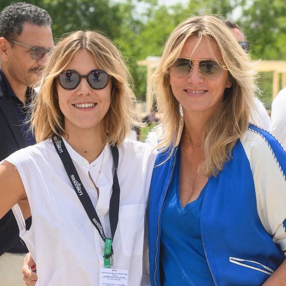 Des mots qui ont beaucoup touché sa mère

Sarah Poniatowski et sa fille Yasmine Lavoine assistent au Jumping Eiffel de Paris 2022 le 26 juin 2022 à Paris, France. Photo par Laurent Zabulon/ABACAPRESS.COM