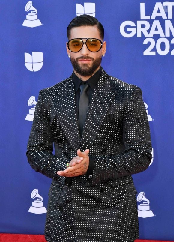 Pour le format “Beauty Secrets” de Vogue, Maluma a dévoilé sa routine beauté matinale sur YouTube.

Maluma assiste à la 26e cérémonie annuelle des Latin Grammy Awards au MGM Grand Garden Arena le 13 novembre 2025 à Las Vegas, Nevada.