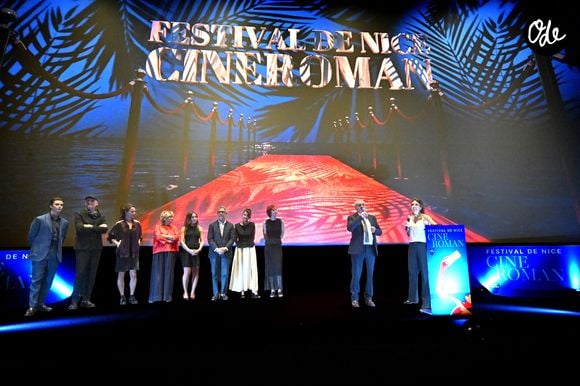 Le jury du Festival composé de Malik Frikah, Gaëtan Roussel, Bérénice Bejo, Danièle Thompson, Luana Bajrami, Manu Payet, Vanessa Schneider, Sara Giraudeau, Daniel Auteuil, Pdt du jury, et Nathalie Levy, la maîtresse de cérémonie, durant la soirée d'ouverture de la 8ème édition du Festival Ciné Roman au Cinéma Pathé Gare du Sud à Nice, le 28 septembre 2026. © Bruno Bebert - Dominique Jacovides / Bestimage