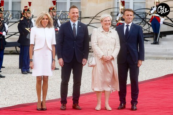 Brigitte Macron, Halla Tomasdottir (présidente d'Islande) et son mari Björn Skulason, Emmanuel Macron - Réception des chefs d'état, de gouvernement et d'organisation internationale en amont de la cérémonie d'ouverture des jeux paralympiques de Paris 2024 au palais de l'Elysée à Paris, France, le 28 août 2024. © Christophe Clovis / Bestimage