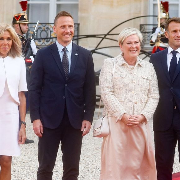 Brigitte Macron, Halla Tomasdottir (présidente d'Islande) et son mari Björn Skulason, Emmanuel Macron - Réception des chefs d'état, de gouvernement et d'organisation internationale en amont de la cérémonie d'ouverture des jeux paralympiques de Paris 2024 au palais de l'Elysée à Paris, France, le 28 août 2024. © Christophe Clovis / Bestimage