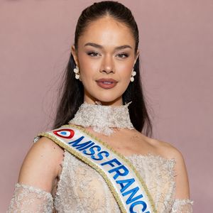 Hinaupoko Devèze (Miss France 2026) - Photocall de l'avant-première mondiale parisienne de la saison 4 Netflix de "Bridgerton" au Palais Brongniart à Paris, France, le 14 janvier 2026. © Cyril Moreau/Bestimage