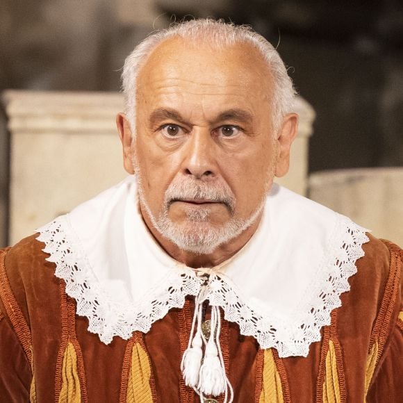 “Je n’ai jamais eu un coup de fil pour me dire que ça s’arrêtait tout ça, mais bon. (...). On m’a dit : ‘C’est un changement de marque’ alors j’ai répondu : ‘Je ne savais pas que j’étais une lessive.", avait confié le comédien sur Europe 1 en 2024.

Exclusif - Francis Perrin - Représentation de la pièce "L'école des femmes" avec F.Perrin lors du festival de Ramatuelle au théâtre de Verdure le 10 août 2022. © Cyril Bruneau / Festival de Ramatuelle / Bestimage