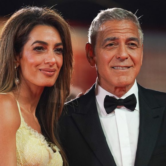 George et Amal Clooney sont toujours sur un petit nuage, malgré le temps qui passe.

George Clooney et sa femme Amal Clooney à la projection de "Wolfs" lors du 81ème festival international du film de Venise, la Mostra.

© Lucia Sabatelli / Bestimage