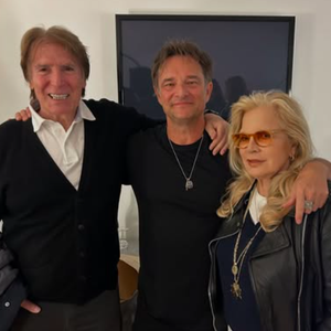 Tony Scotti, David Hallyday et Sylvie Vartan, photo partagée sur Instagram le 21 novembre 2025.