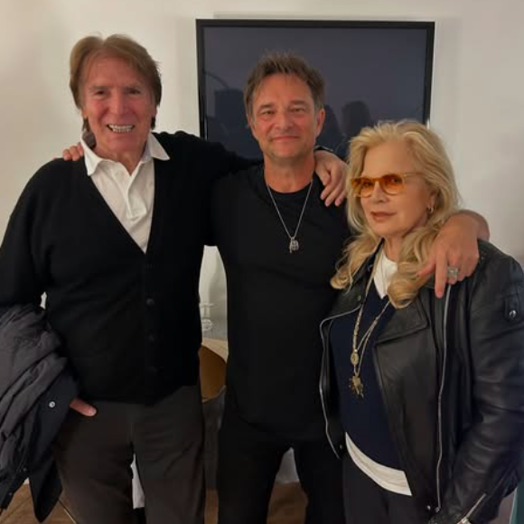 Tony Scotti, David Hallyday et Sylvie Vartan, photo partagée sur Instagram le 21 novembre 2025.