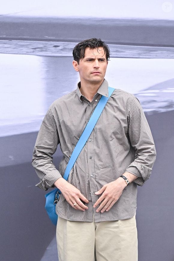 Raphael Quenard assiste au défilé Dior Homme printemps/été 2026 dans le cadre de la semaine de la mode à Paris, France, le 27 juin 2025. Photo par Aurore Marechal/ABACAPRESS.COM