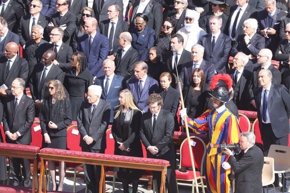 Prince William; Olaf Scholz; Rania of Jordan; Abdullah II of Jordan; Ignazio La Russa; Giorgia Meloni; Laura Mattarella; Sergio Mattarella;J avier Milei - Les dirigeants et les têtes couronnées, venus du monde entier, assistent aux funérailles du pape François sur la place Saint-Pierre au Vatican à Rome, le 26 avril 2025.