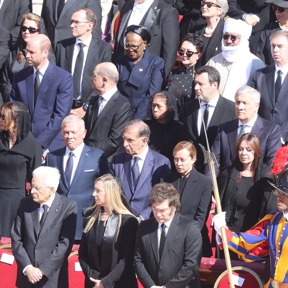 Prince William; Olaf Scholz; Rania of Jordan; Abdullah II of Jordan; Ignazio La Russa; Giorgia Meloni; Laura Mattarella; Sergio Mattarella;J avier Milei - Les dirigeants et les têtes couronnées, venus du monde entier, assistent aux funérailles du pape François sur la place Saint-Pierre au Vatican à Rome, le 26 avril 2025.
