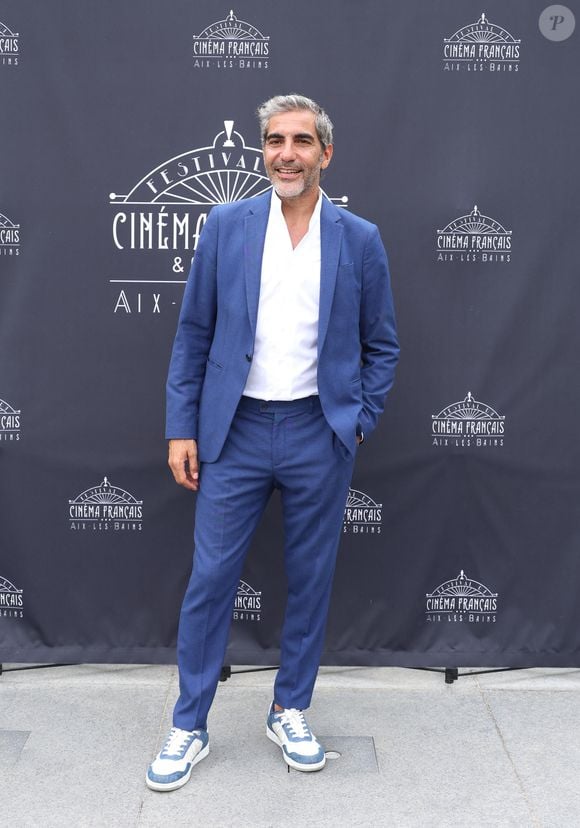 Ary Abittan a resserré les liens avec les membres de sa famille.

Ary Abittan - Photocall de la 3ème édition du Festival du Cinéma Français et de la Gastronomie d'Aix-les-Bains. Le 8 juin 2024
© Denis Guignebourg / Bestimage