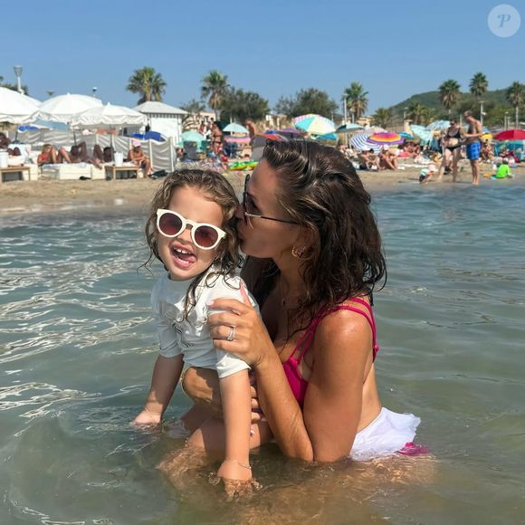 Vitaa passe ses vacances en famille, en compagnie de sa petite dernière, Noa, âgée de trois ans. Compte Instagram de Vitaa / Publication du 11 août 2025