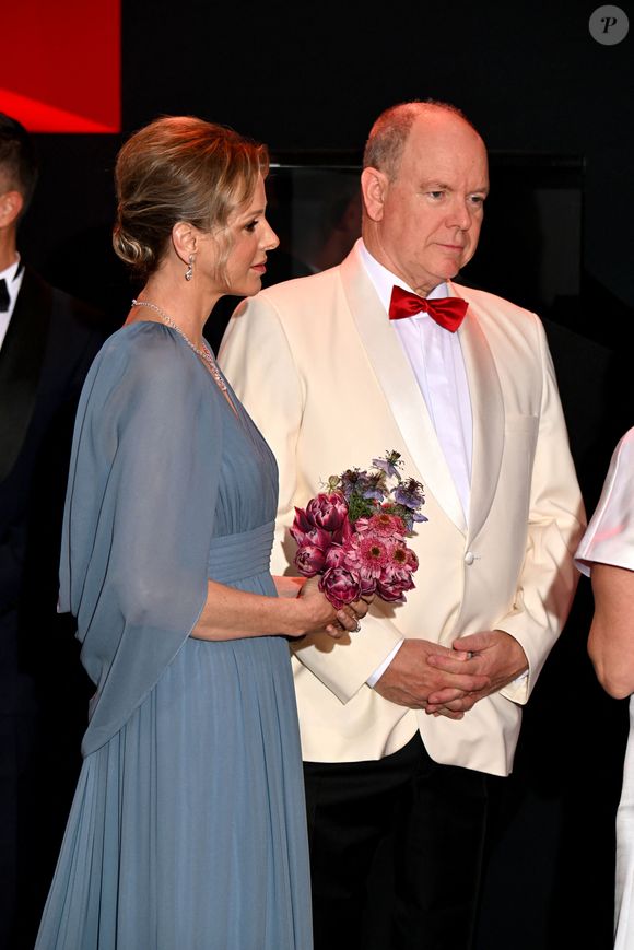 Le prince Albert II de Monaco et la princesse Charlene - 76ème Bal de la Croix Rouge dans la salle des Etoiles à Monaco le 12 juillet 2025. © Bruno Bebert/Bestimage