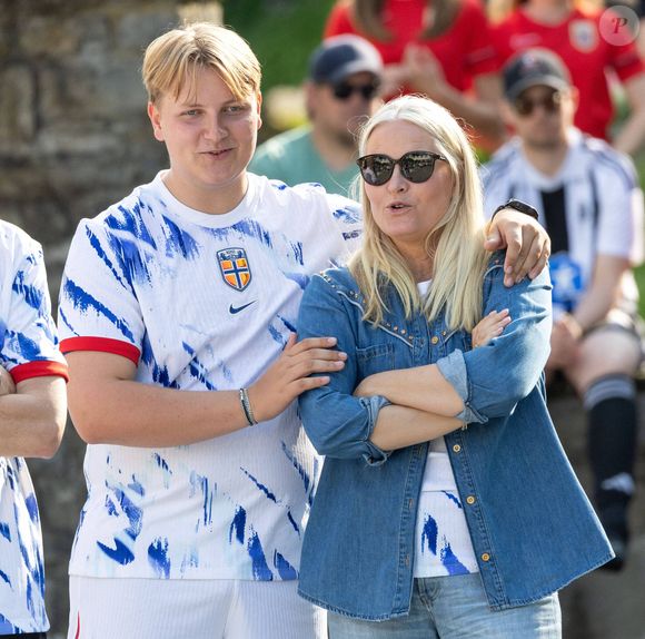 Le Prince Sverre Magnus lors du tournoi de football entre l'équipe Skaugum et Asker Unified, Furuset Regnbuen et Strømsgodset TI au stade Skaugum à Asker, Norvège. Photo by Dana Press / Bestimage