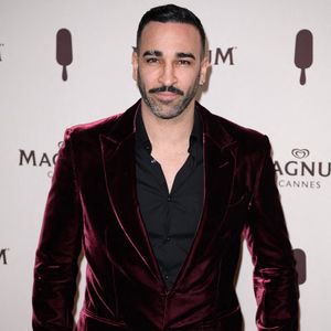 "On s’est un petit peu tiré le chignon parce qu’elle ne voulait pas que j’aille courir mais elle n’a pas su me dire les choses, du coup je me suis vexé" a-t-il d’abord confié sur Snapchat, avant que la principale intéressée n’intervienne.

Adil Rami participe au Photocall de la Magnum Party à la plage Magnum à Cannes, France, le 15 mai 2025 dans le cadre du 78ème Festival de Cannes. Photo par Nicolas Genin/ABACAPRESS.COM
