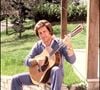 Chanteur au succès mondial, il a enchainé les tubes "L'Été Indien" en 1975 à "Et si tu n'existais" pas ou encore "L'Amérique".
40ème anniversaire de la mort de Joe Dassin le 20 août - © ARCHIVE AGENCE / BESTIMAGE