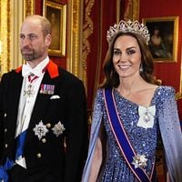 Kate Middleton en met plein la vue avec sa robe unique, elle a aussi opté pour un accessoire qu'elle n'avait jamais porté