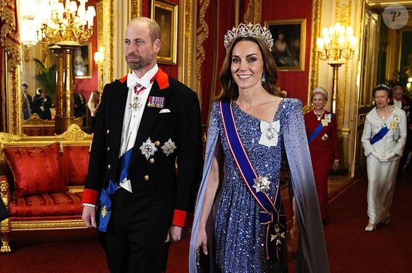 L'apparition de Kate Middleton au banquet organisé par son beau-père à Windsor a retenu l'attention de tous.

Les membres de la famille royale britannique (Le roi Charles III d'Angleterre et Camilla Parker Bowles, reine consort d'Angleterre, le prince William, prince de Galles, et Catherine (Kate) Middleton, princesse de Galles) lors du banquet d'Etat au château de Windsor en l'honneur de la visite officielle de Frank-Walter Steinmeier (Président fédéral de l'Allemagne) et sa femme Elke Büdenbender au Royaume-Uni. Windsor.