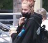 Elle s'illustre également lors d'une séquence chorégraphiée dans ce teaser, annonçant la sortie officielle de la vidéo complète pour le 7 avril.

Exclusif - Shiloh Jolie-Pitt discute avec une amie sur la terrasse d'un café à Studio City, le 1er mai 2022. @Bestimage