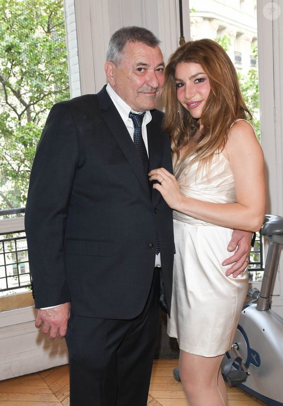 Exclusif - Jean-Marie Bigard et sa femme Lola Marois - Jean-Marie Bigard et Lola Marois lors de la cérémonie oecuménique à l'occasion du renouvellement de leurs vœux pour leur 10 ans de mariage. Le 27 mai 2021
© Coadic Guirec / Bestimage