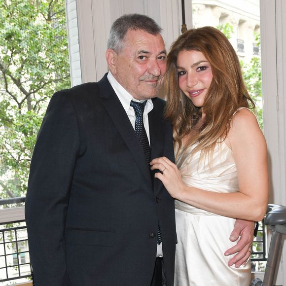 Exclusif - Jean-Marie Bigard et sa femme Lola Marois - Jean-Marie Bigard et Lola Marois lors de la cérémonie oecuménique à l'occasion du renouvellement de leurs vœux pour leur 10 ans de mariage. Le 27 mai 2021
© Coadic Guirec / Bestimage