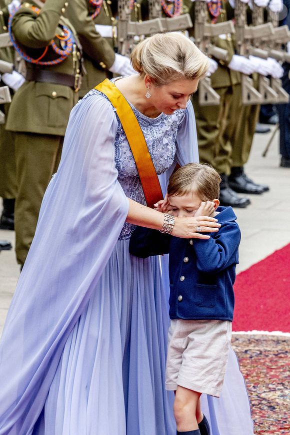 Le grand-duc Guillaume de Luxembourg, la grande-duchesse Stéphanie de Luxembourg (de Lannoy), le prince Charles Jean Philippe Joseph Marie Guillaume : célébrations à l'occasion du changement de souverain au Luxembourg, première journée à Luxembourg-Ville, Luxembourg, 3 octobre 2025.
Photo : Dana Press / Bestimage