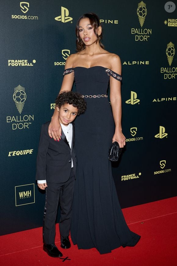 Ibrahim ( fils de Karim Benzema) et son ex compagne Cora Gauthier - Photocall de la 66ème cérémonie du Ballon d’Or au Théâtre du Chatelet à Paris le 17 octobre 2022. © Cyril Moreau/Bestimage