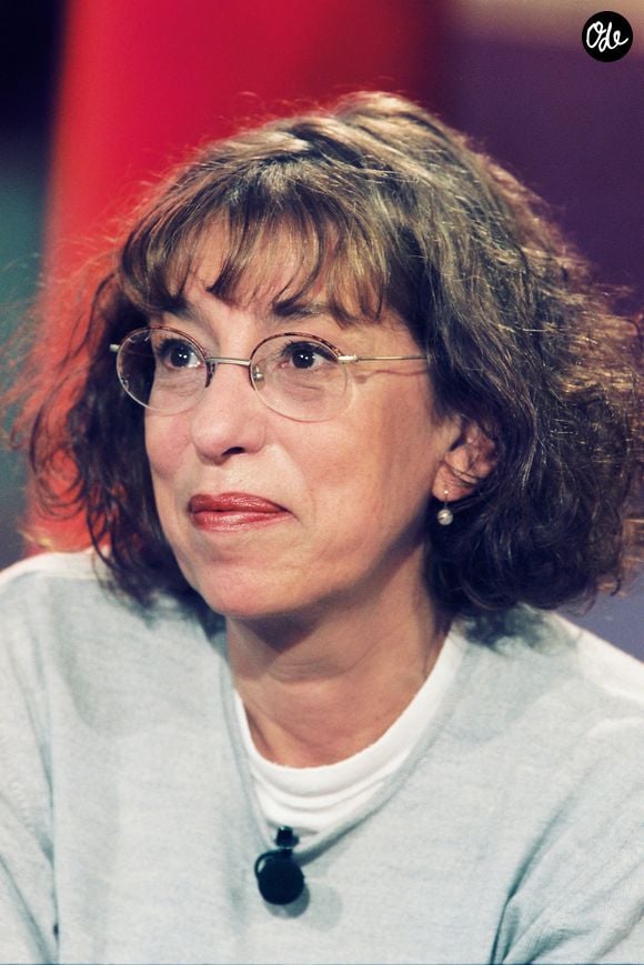 Interrogé par l'animateur sur l'héritage reçu après la disparition de sa mère, Jacob Bourguignon a expliqué que la situation était loin de correspondre à ce que l'on pourrait imaginer pour une actrice aussi connue

Archives - La comédienne Anémone lors de l'émission "Vivement Dimanche" à Paris, le 16 novembre 2001.