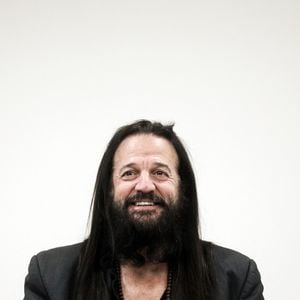 Conférence de presse de Francis Lalanne et Dieudonné pour présenter leur liste France Libre-La Ruche Citoyenne à Paris. Le 18 avril 2024. 
© Stéphane Lemouton / Bestimage