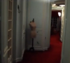 Cet appartement, avec ses murs bleu ciel, sa moquette rouge et sa vue sur la Tour Eiffel, reflétait parfaitement sa personnalité contrastée.
Visite guidée de l'appartement de Thierry Ardisson, situé au 214 rue de Rivoli dans le 1er arrondissement de Paris.