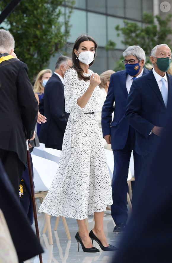 La reine Letizia d'Espagne, le roi Felipe VI et le président du Portugal Marcelo Rebelo de Sousa lors de l'inauguration du centre de traitement contre le cancer Botton-Champalimaud à Lisbonne le 27 septembre 2021.

AGENCE / BESTIMAGE