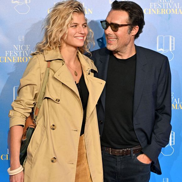 Nicolas Bedos et sa compagne Pauline Desmonts au photocall de la soirée du 8 octobre lors de la 4ème édition du festival Cinéroman à Nice.

© Bruno Bebert / Bestimage