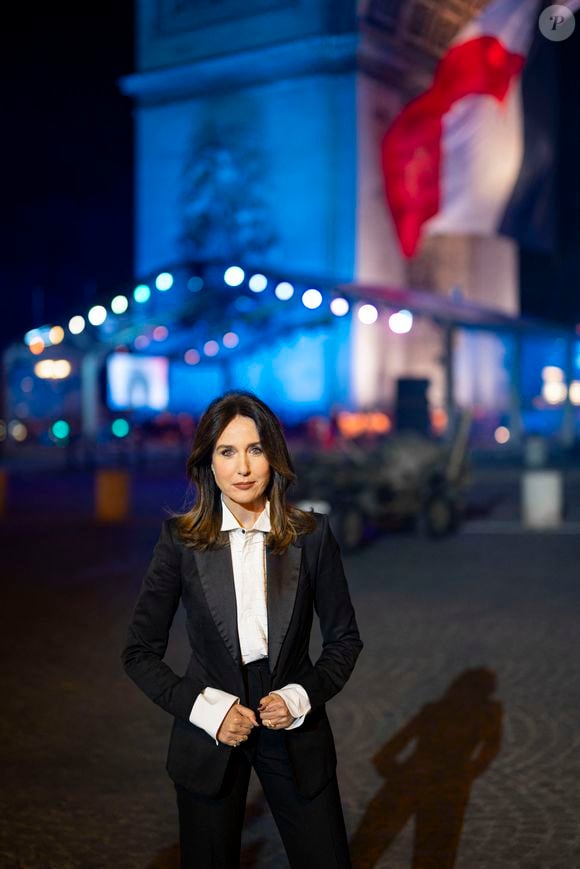 Exclusif - Elsa Zylberstein - Emission "Le concert pour la paix" sur les Champs-Elysées à Paris, retransmis en direct sur France 2, le 8 mai 2025.  © Christophe Clovis - Pierre Perusseau / Bestimage
