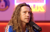 Julien Doré invité de l'émission "Small Talk" de Konbini