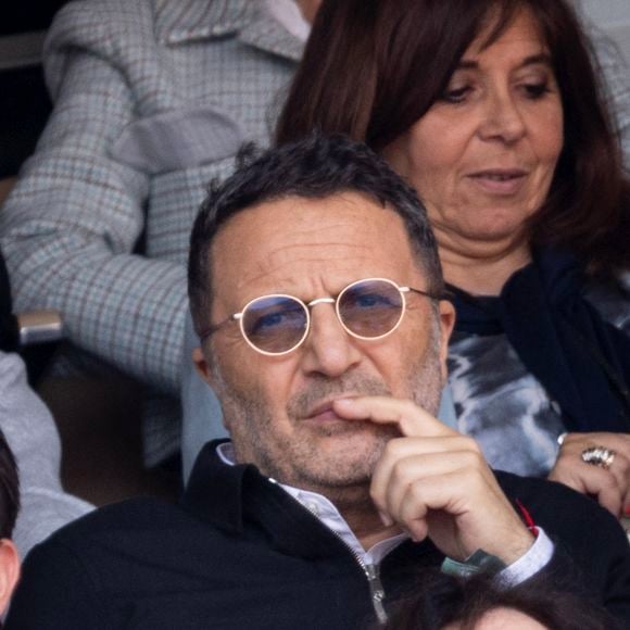 Arthur sait bien que cette nouvelle addition à sa tribu sera le roi de la maison. 

Arthur (Jacques Essebag) en tribunes lors de la finale messieurs des Internationaux de France de Tennis de Roland Garros 2025 (jour 15), à Paris, France, le 8 juin 2025. © Cyril Moreau/Bestimage