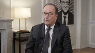 EXCLU Les petits-enfants de François Hollande l'appellent "pépère" : l'ex-président dit être un grand-père "débonnaire"