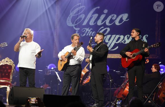 Ce chanteur a dû tout recommencer

Exclusif - Chico Bouchikhi et Nicolas Reyes - Chico & The Gypsies célèbrent 45 ans de carrière au Palais des Congrès avec un concert symphonique inédit le 24 mai 2025. Portés par 80 musiciens et des invités prestigieux, leurs tubes cultes ont résonné dans une version grandiose, entre rumba, flamenco et symphonie.
© Guirec Coadic / Bestimage
