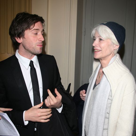 Thomas Dutronc et sa mère Françoise Hardy assistent à une conférence de presse sur la loi "Création et internet" au théâtre Odéon à Paris, France, le 30 mars 2009. Photo par Denis Guignebourg/ABACAPRESS.COM
