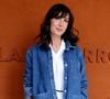 Ces conversations, souvent décalées ou absurdes, révèlent en creux un quotidien marqué par un trouble bien connu, pour cette humoriste qui n'est autre que  Nora Hamzawi

Nora Hamzawi au village lors des Internationaux de France de Tennis de Roland Garros 2025, à Paris, France, le 26 mai 2025. © Jacovides-Moreau/Bestimage