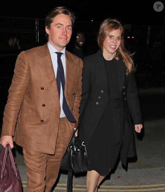 La princesse Beatrice d'York et son mari Edoardo Mapelli Mozzi lors de l'inauguration de l'hôtel Chancery Rosewood à Londres, Royaume-Uni, le 14 octobre 2025, marquant le lancement de l'hôtel de luxe par une soirée scintillante.  Photo par Backgrid UK/ Bestimage