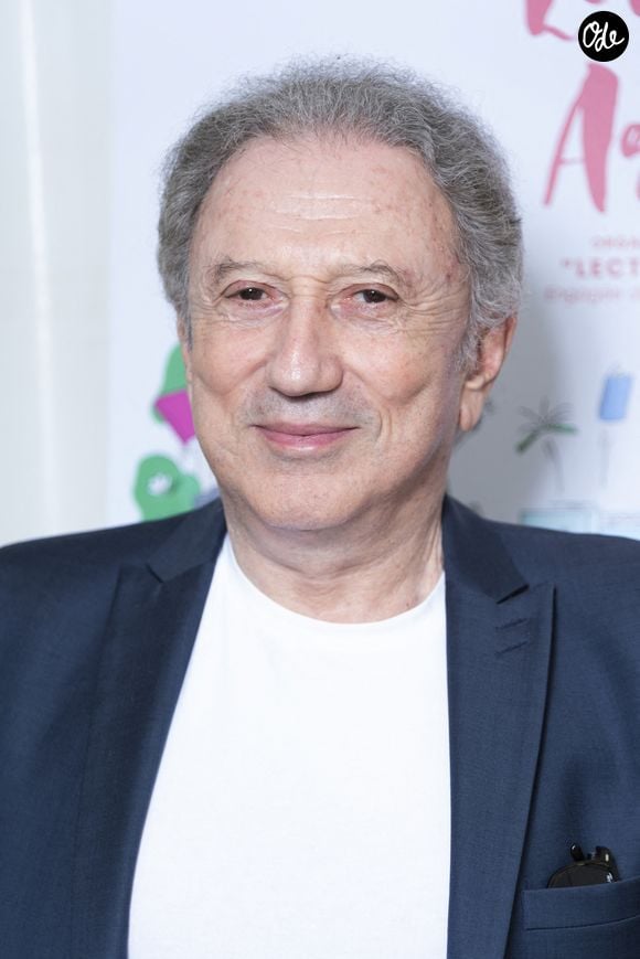 Exclusif - Michel Drucker - Festival des Livres et des Artistes organisé par l'association "Lecture pour Tous" engagée dans la lutte contre l'illettrisme au Mail Branly à Paris le 3 juillet 2022. © Pierre Perusseau / Jack Tribeca / Bestimage