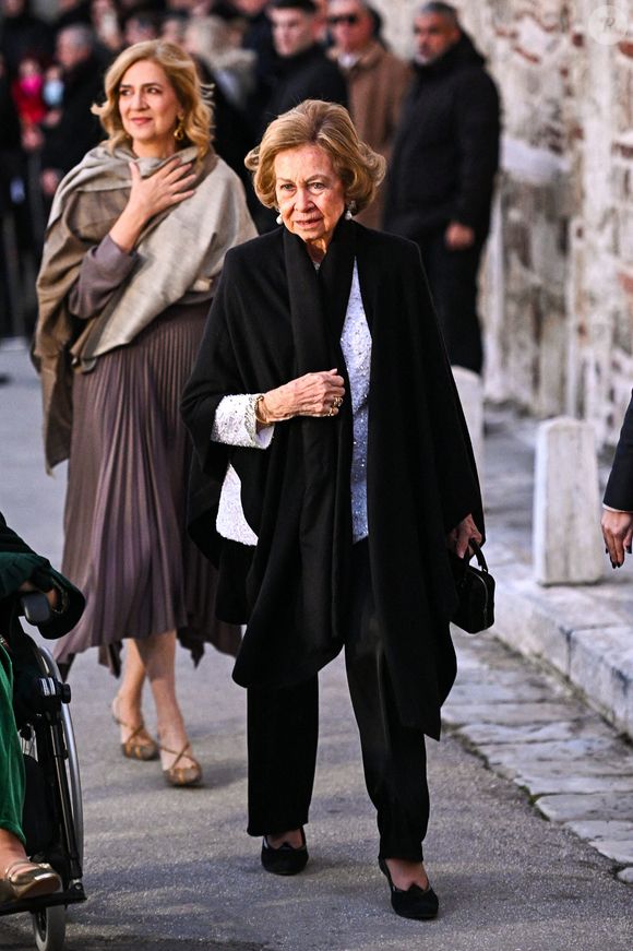 De nombreux invités prestigieux, comme l'ancienne reine d'Espagne, Sofia, étaient présents pour l'occasion. 

L'ancienne reine d'Espagne SOFIA et sa fille l'Infante Cristina d'Espagne arrivent au mariage royal du Prince Nikolaos de Grèce avec Chrysi Vardinogiannis à Athènes, Grèce, le 7 février 2025. Photo by Stefanos Kyriazis/ZUMA Press Wire/ABACAPRESS.COM