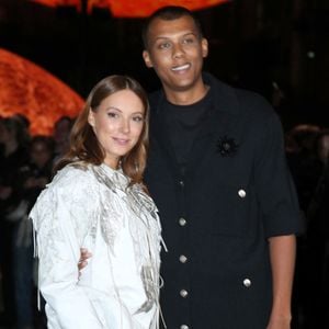 Autre star belge, Stromae a posé en amoureux

Coralie Barbier et Stromae - Célébrités au Défilé Chanel, Collections Prêt-à-porter Printemps / Eté 2026, dans le cadre de la Fashion Week de Paris. Au Grand Palais à Paris, France, le 06 Octobre 2025. 

© Bertrand Rindoff / Bestimage