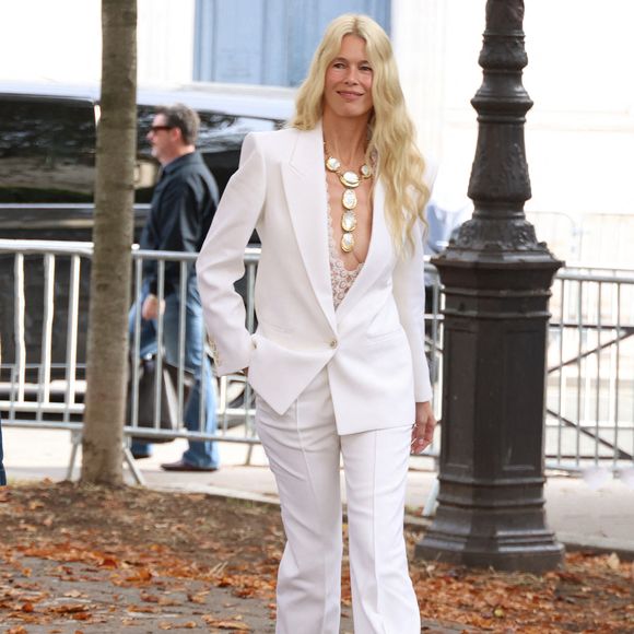 Claudia Schiffer au défilé Chloé "Collection Femme Prêt-à-Porter Printemps/Eté 2027" lors de la Fashion Week de Paris, le 1er octobre 2026. 

© Denis Guignebourg / Bestimage
