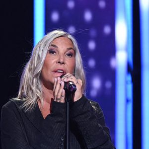 Certains trouvent à Zazie un petit air de ressemblance avec un autre pilier de la chanson française... Jacques Higelin. 
Zazie, auteur-compositeur-interprète lors du Téléthon 2023, à Saint Denis, près de Paris, France, le 8 décembre 2023.