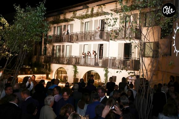 Dans son message publié sur LinkedIn, l’hôtel présente le départ d'Emmanuel Borla comme une évolution prévue depuis plusieurs mois.

Exclusif - Patrick Bruel inaugure son hôtel cinq étoiles "L'Isle de Leos MGallery" à L'Isle-sur-la-Sorgue, France, le 23 septembre 2025. © Jack Tribeca / Bestimage