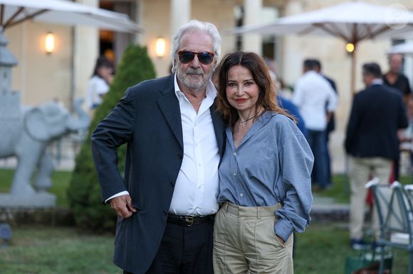 Pierre Arditi et sa femme Evelyne Bouix. - Festival International du Film de Pauillac à La Maison d'Estournel à Saint-Estèph le 11 juillet 2025. © Jean-Marc Lhomer/Bestimage