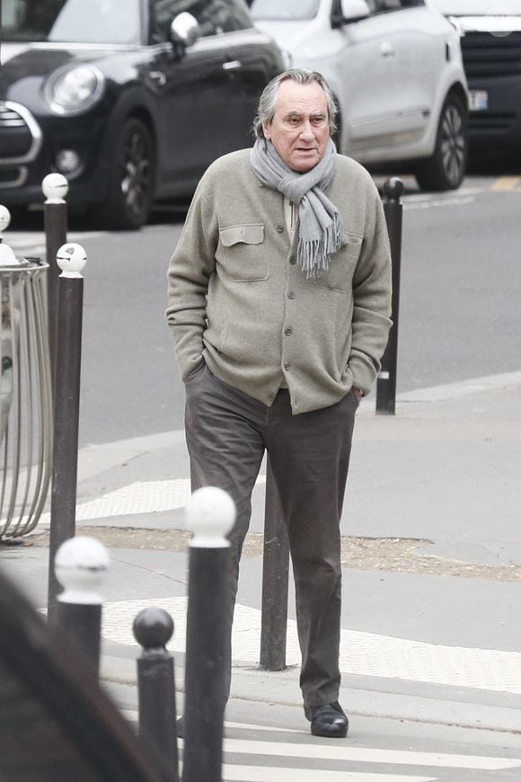 Philippe Lavil lors des obsèques de Jean-Luc Petitrenaud en l'église Saint-Pierre-du-Gros-Caillou à Paris, le 17 janvier 2025.
© Christophe Clovis/Bestimage