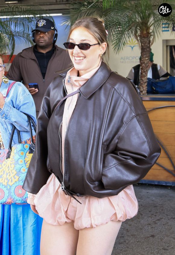 Helena arrive à l’aéroport de Nice pour le 79e Festival international du film de Cannes, le 15 mai 2026. 

© Laeticia Notariani/Bestimage