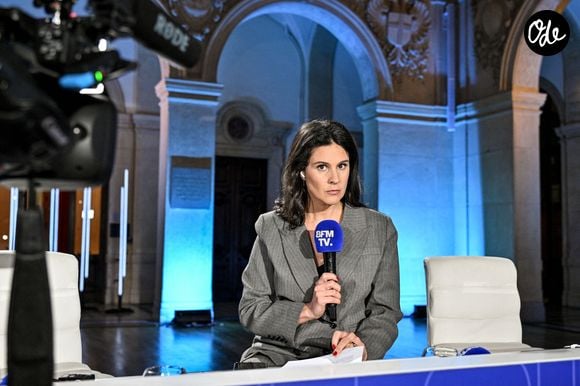 Apolline de Malherbe participe à un débat télévisé consacré aux prochaines élections municipales sur BFMTV, au Palais de la Bourse à Lyon, en France, le 24 février 2026. Photo de Julien Reynaud/APS-Medias/ABACAPRESS.COM