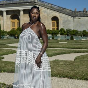 L'annulation est tombée dimanche 30 août 2026, dix minutes avant l'horaire prévu.
Aya Nakamura au photocall du défilé Jacquemus de la mode homme Printemps/Été 2026 dans le cadre de la Fashion Week de Paris dans les jardins de l’Orangerie à Versailles, France, le 29, 2025. © Olivier Borde/Bestimag